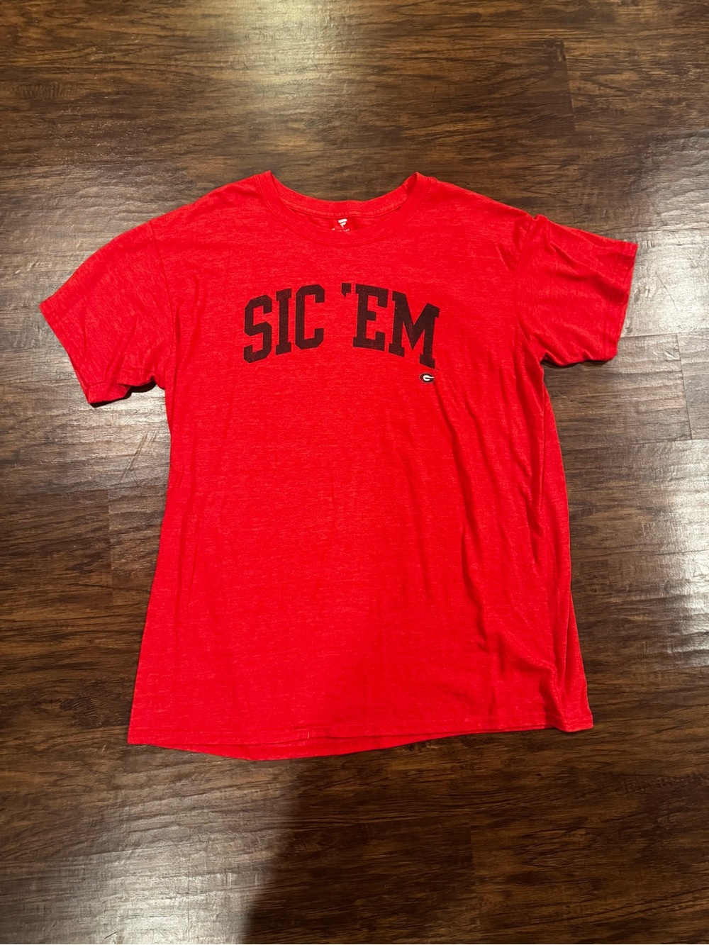 Fanatics Red 'SIC 'EM' Short Sleeve Graphic Tee